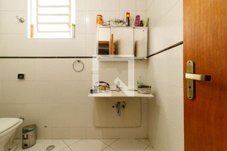 Banheiro de casa à venda com 3 quartos, 130m² em Vila Irmaos Arnoni, São Paulo