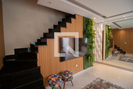SALA de casa de condomínio à venda com 2 quartos, 102m² em Vila Vitorio Mazzei, São Paulo