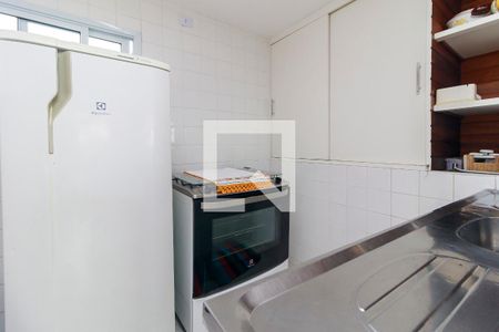 Cozinha de casa para alugar com 1 quarto, 100m² em Jardim Leni, São Paulo
