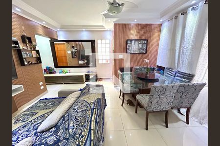 Sala de casa para alugar com 3 quartos, 194m² em Parque Santo Antonio, Guarulhos