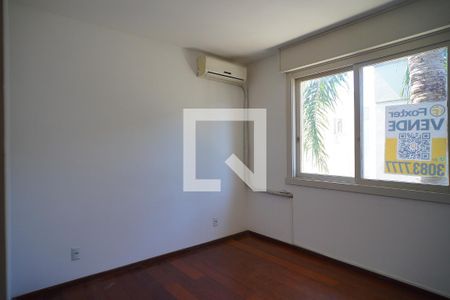 Quarto 1 de apartamento à venda com 1 quarto, 58m² em Jardim do Salso, Porto Alegre