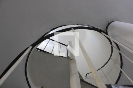 Escada dos quartos  de casa para alugar com 2 quartos, 163m² em Residencial Parque Cumbica, Guarulhos