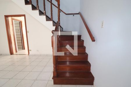 Escada de casa para alugar com 4 quartos, 210m² em Vila Scarpelli, Santo André