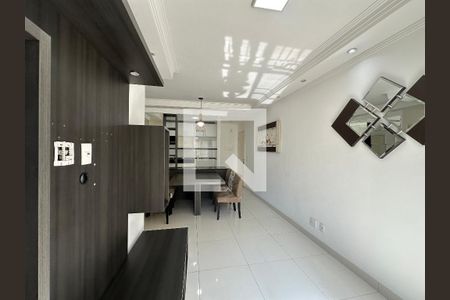 Sala de apartamento para alugar com 2 quartos, 65m² em Jardim Tupanci, Barueri