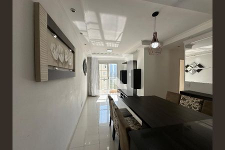 Sala de apartamento para alugar com 2 quartos, 65m² em Jardim Tupanci, Barueri