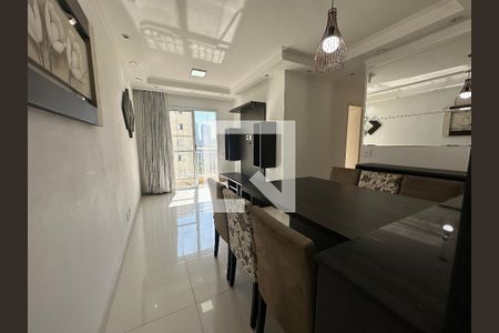 Sala de apartamento para alugar com 2 quartos, 65m² em Jardim Tupanci, Barueri
