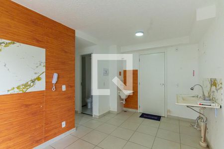 Sala/Cozinha e Área de Serviço de apartamento para alugar com 2 quartos, 36m² em Guaiauna, São Paulo