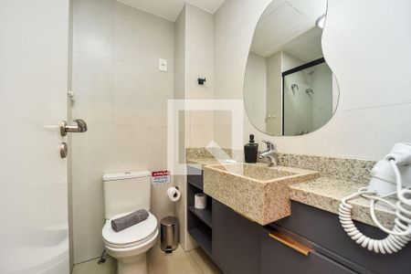 Banheiro de kitnet/studio para alugar com 1 quarto, 27m² em Mont’serrat, Porto Alegre