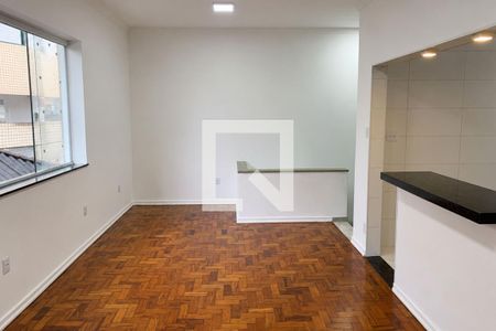 Sala de apartamento para alugar com 2 quartos, 75m² em Embaré, Santos
