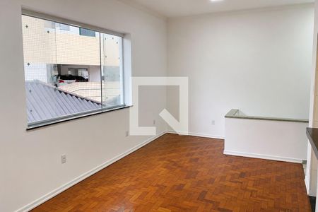 Sala de apartamento para alugar com 2 quartos, 75m² em Embaré, Santos