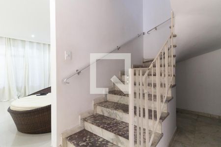 Escada de casa à venda com 3 quartos, 200m² em Jardim da Saúde, São Paulo