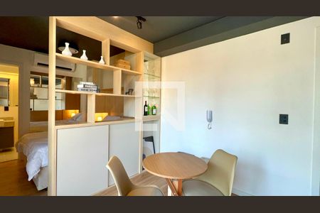 Sala de kitnet/studio para alugar com 1 quarto, 30m² em Jardins, São Paulo