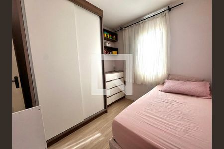 Quarto de apartamento à venda com 2 quartos, 54m² em Jardim Santo André, Santo André