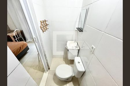 Banheiro de casa para alugar com 1 quarto, 25m² em Vila Roque, São Paulo
