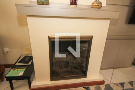 Detalhe da Sala - lareira de casa de condomínio à venda com 3 quartos, 186m² em Cavalhada, Porto Alegre