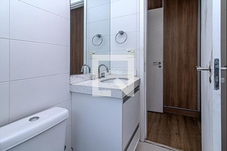 banheiro social_3 de apartamento para alugar com 1 quarto, 47m² em Aclimação, São Paulo