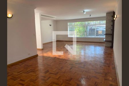 Casa à venda com 4 quartos, 300m² em Parque Colonial, São Paulo