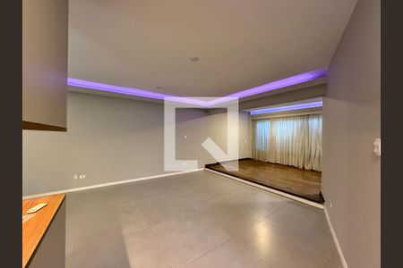 Sala de casa à venda com 4 quartos, 250m² em Granja Julieta, São Paulo
