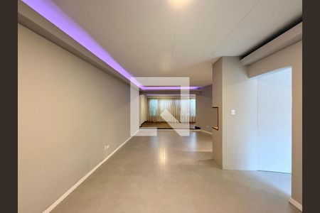 Sala de casa à venda com 4 quartos, 250m² em Granja Julieta, São Paulo