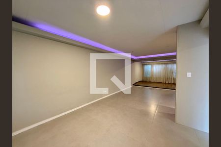 Sala de casa à venda com 4 quartos, 250m² em Granja Julieta, São Paulo