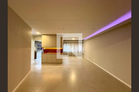 Sala de casa à venda com 4 quartos, 250m² em Granja Julieta, São Paulo