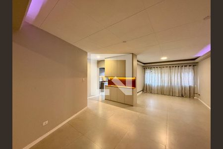 Sala de casa à venda com 4 quartos, 250m² em Granja Julieta, São Paulo