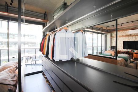 Closet  de kitnet/studio à venda com 1 quarto, 41m² em Vila Olímpia, São Paulo