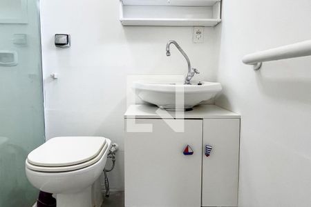 Banheiro da Suíte 1 de apartamento para alugar com 2 quartos, 86m² em Boqueirão, Santos