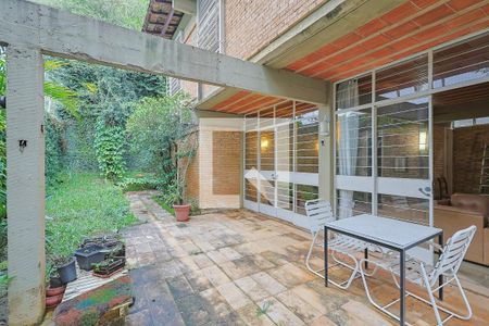 Casa à venda com 4 quartos, 223m² em Sion, Belo Horizonte
