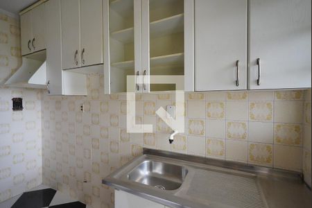 Cozinha de apartamento à venda com 2 quartos, 57m² em Medianeira, Porto Alegre