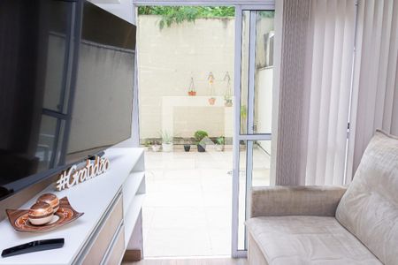 Sala de apartamento para alugar com 2 quartos, 1176902m² em Campo Grande, Rio de Janeiro