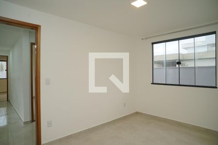 Quarto 1 de casa de condomínio para alugar com 3 quartos, 360m² em Bosque Fundo, Maricá