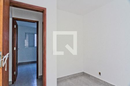 Quarto 2 de apartamento para alugar com 2 quartos, 80m² em Vila Clarice, São Paulo