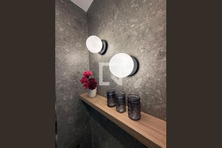 Banheiro de kitnet/studio para alugar com 1 quarto, 27m² em República, São Paulo