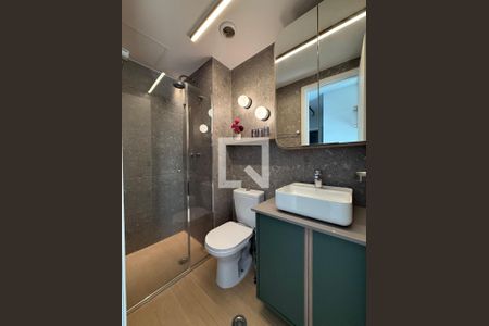 Banheiro de kitnet/studio para alugar com 1 quarto, 27m² em República, São Paulo