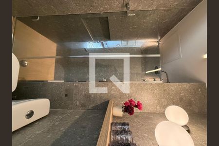 Banheiro de kitnet/studio para alugar com 1 quarto, 27m² em República, São Paulo