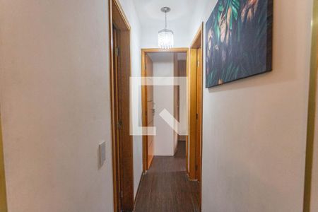 Corredor  de apartamento à venda com 3 quartos, 67m² em Conjunto Residencial Ingai, São Paulo