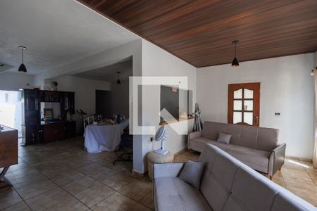 Sala de casa para alugar com 3 quartos, 5000m² em Granjas Rurais Reunidas São Judas Tadeu, Taubaté