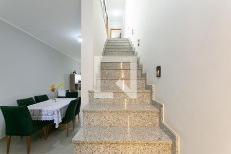 Escada  de casa à venda com 3 quartos, 117m² em Itaquera, São Paulo