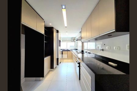 Cozinha de apartamento para alugar com 1 quarto, 121m² em Itaim Bibi, São Paulo