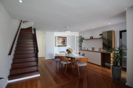 Sala de casa de condomínio à venda com 4 quartos, 300m² em Jacarepaguá, Rio de Janeiro