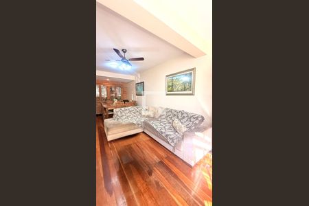 Sala de casa de condomínio para alugar com 4 quartos, 257m² em Guarujá, Porto Alegre