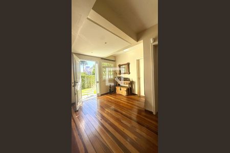 Sala de casa de condomínio para alugar com 4 quartos, 257m² em Guarujá, Porto Alegre