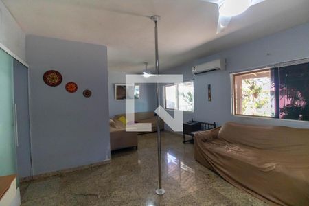 Sala de casa à venda com 3 quartos, 360m² em Itaipu, Niterói