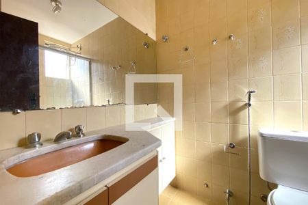 Banheiro da Suíte 1 de apartamento para alugar com 3 quartos, 85m² em Funcionários, Belo Horizonte