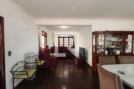 Casa à venda com 6 quartos, 700m² em Eldorado, Diadema