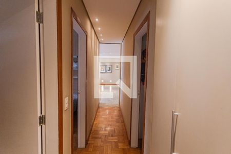 Corredor de apartamento à venda com 3 quartos, 176m² em Lourdes, Belo Horizonte