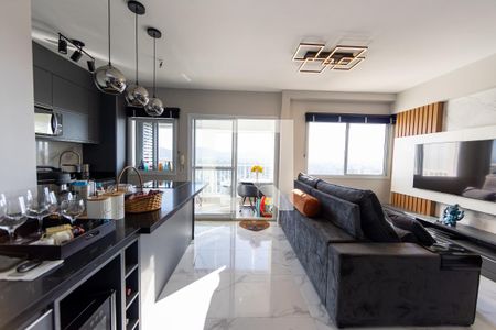 Sala_Cozinha de apartamento à venda com 1 quarto, 60m² em Alphaville Empresarial, Barueri