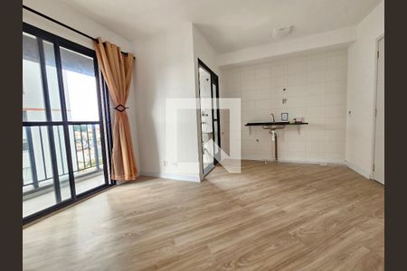 Sala/Cozinha de apartamento para alugar com 1 quarto, 45m² em Parque Maria Helena, São Paulo