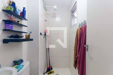 Banheiro de kitnet/studio para alugar com 1 quarto, 20m² em Vila Ema, São Paulo